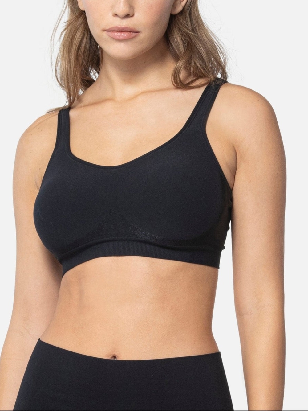 UNDEROUTFIT- The Comfortable Shaping Bra With Adjustable Straps-459